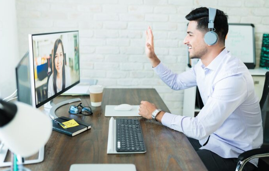 觀看的溫度：live173 與真實生活之間的一段折返跑